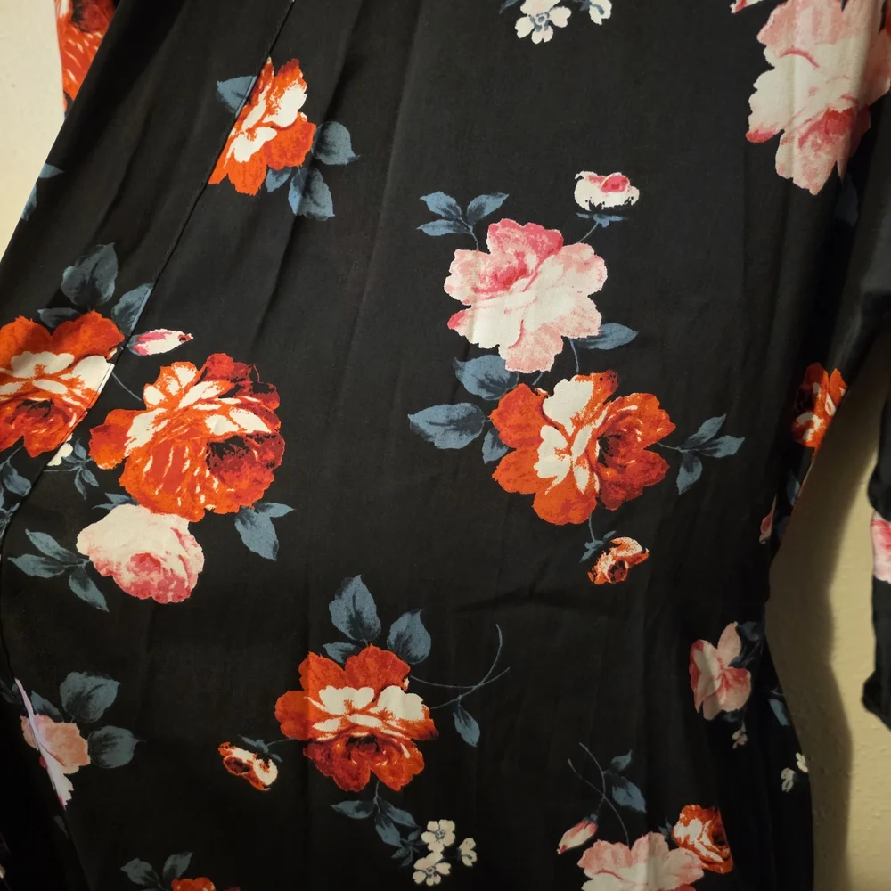 BEAUTIFUL FLORAL SILK ROBE WITH RUFFLE SLEEVES - Picture 4 of 5